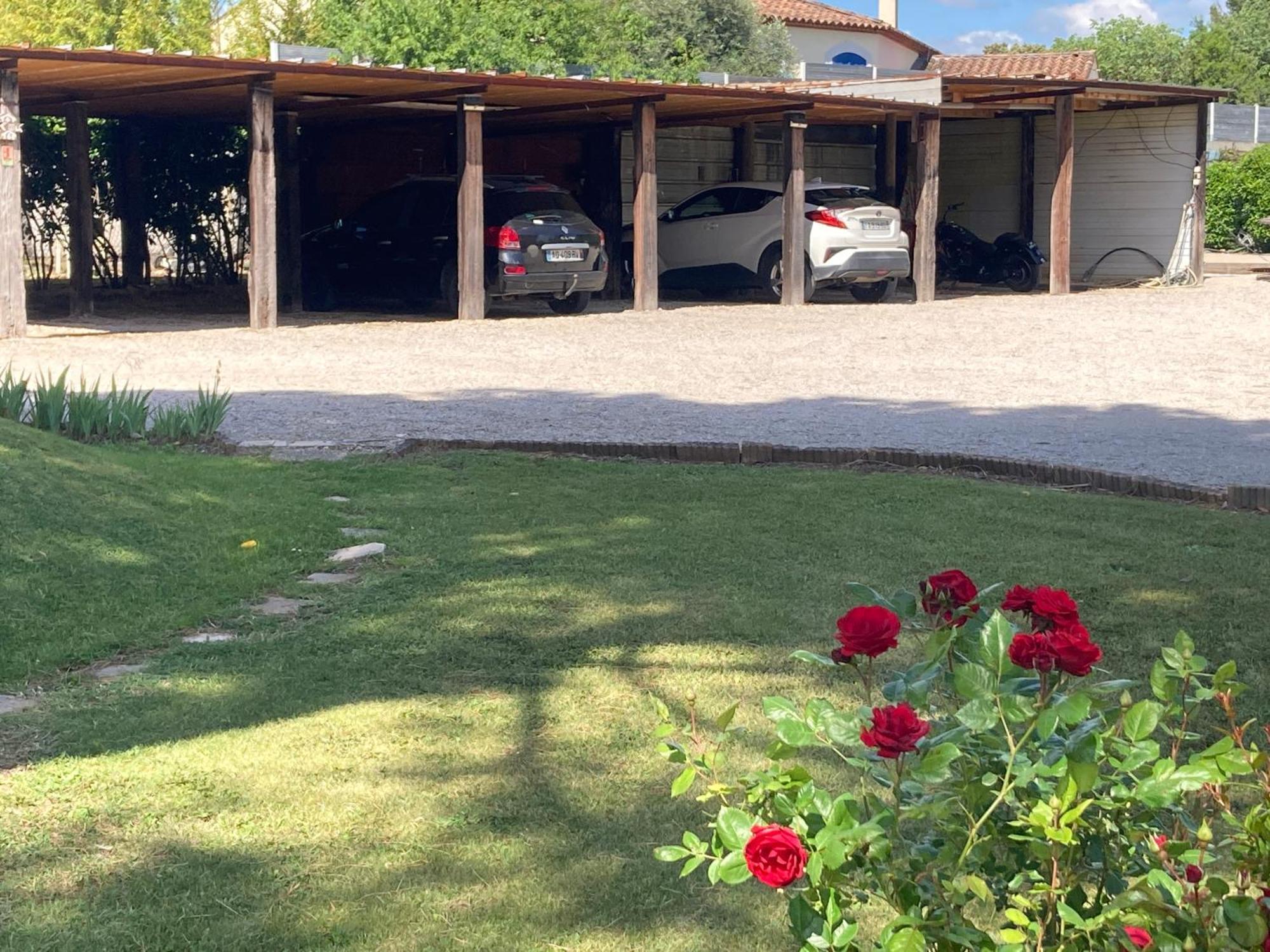 Les Bougainvillees De Camargue Villetelle Екстериор снимка